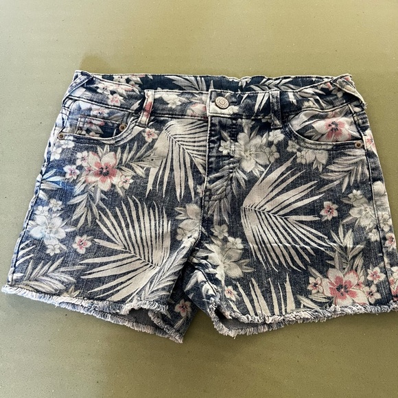 Cherokee Denim Floral Print Shorts. Kids XL, will fit a woman’s XS or S. - Picture 1 of 7